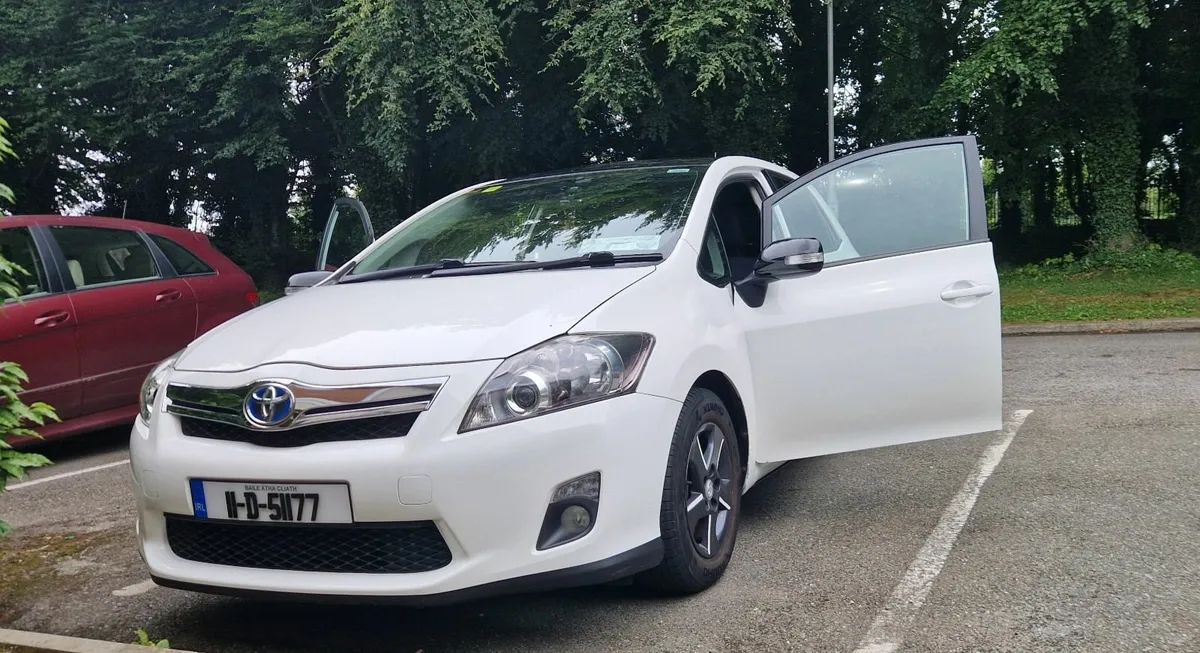Toyota Auris 2011, 1.8ltr Hybrid, €6450 - Image 2