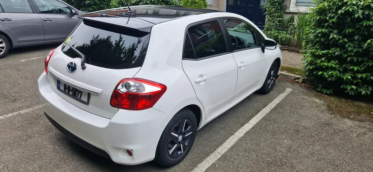 Toyota Auris 2011, 1.8ltr Hybrid, €6450 - Image 4