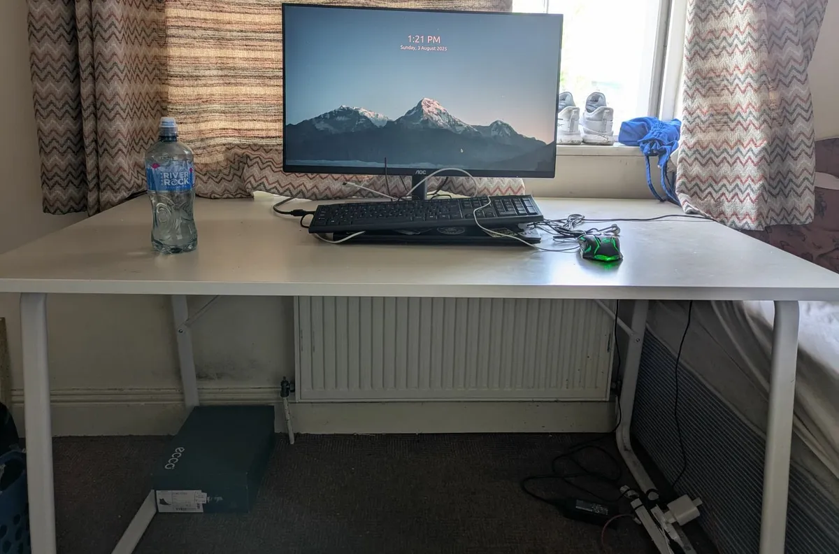 HUVUDSPELARE Gaming desk, beige, 140x80 cm