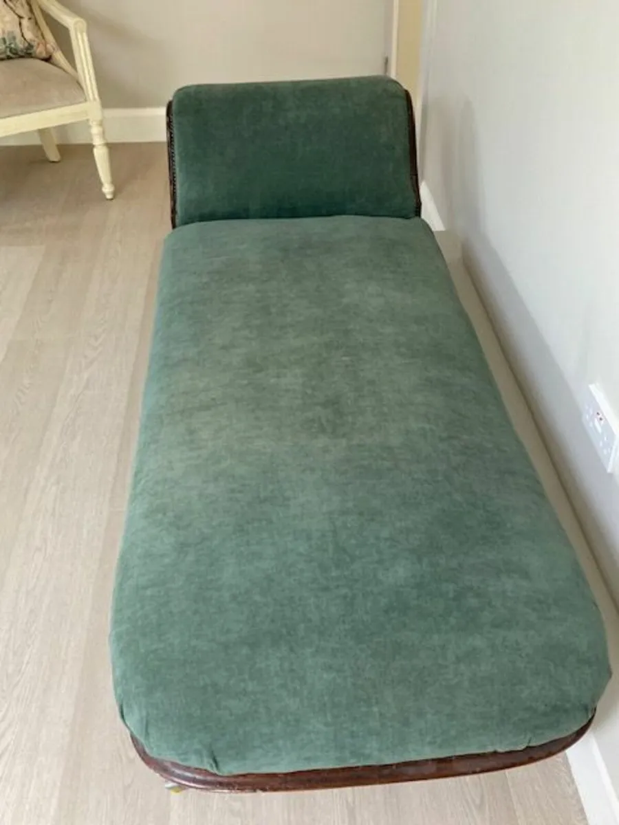 Soft Green Chaise Lounge for Sale for €75 ono - Image 4