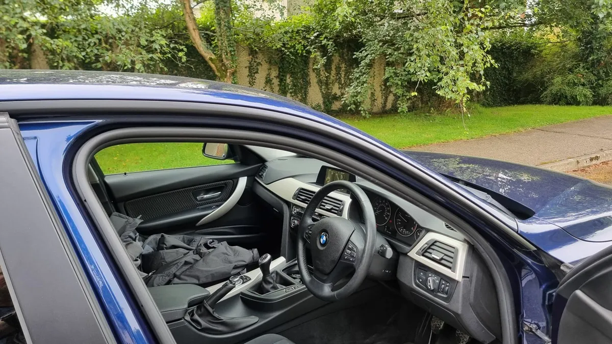 BMW 3-Series 2017 - Image 3