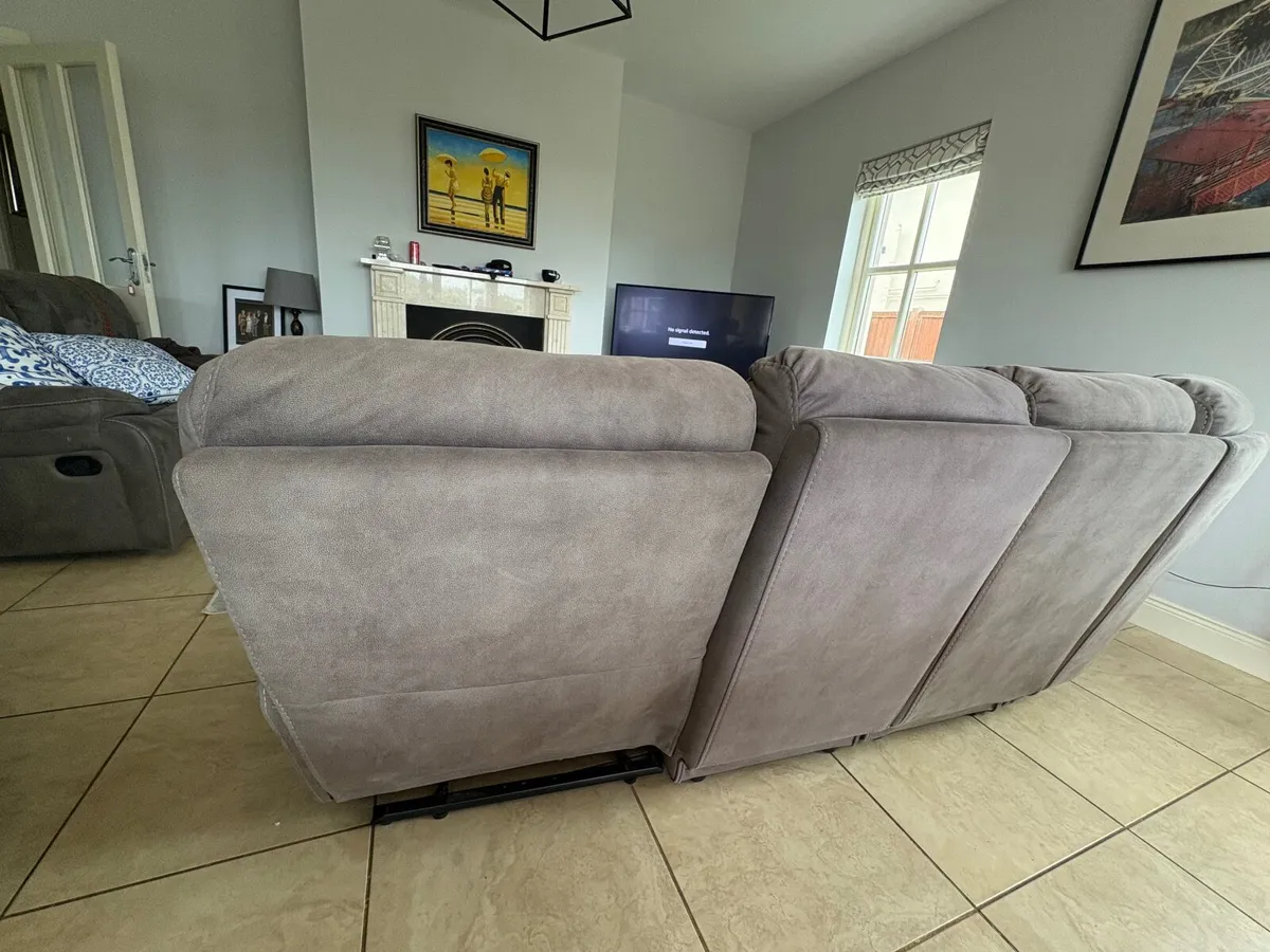 Couch - Image 4