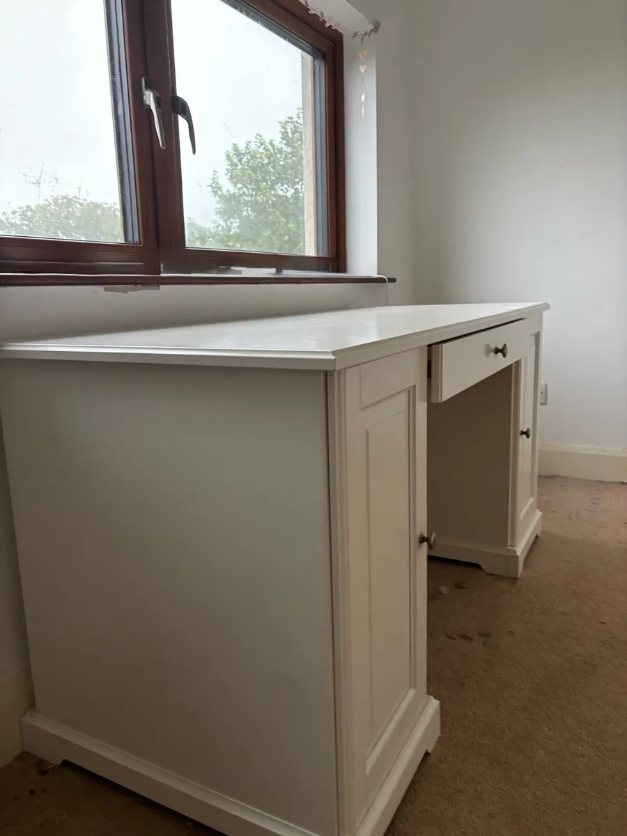 Very Solid white Ikea desk Hemnes - Image 4