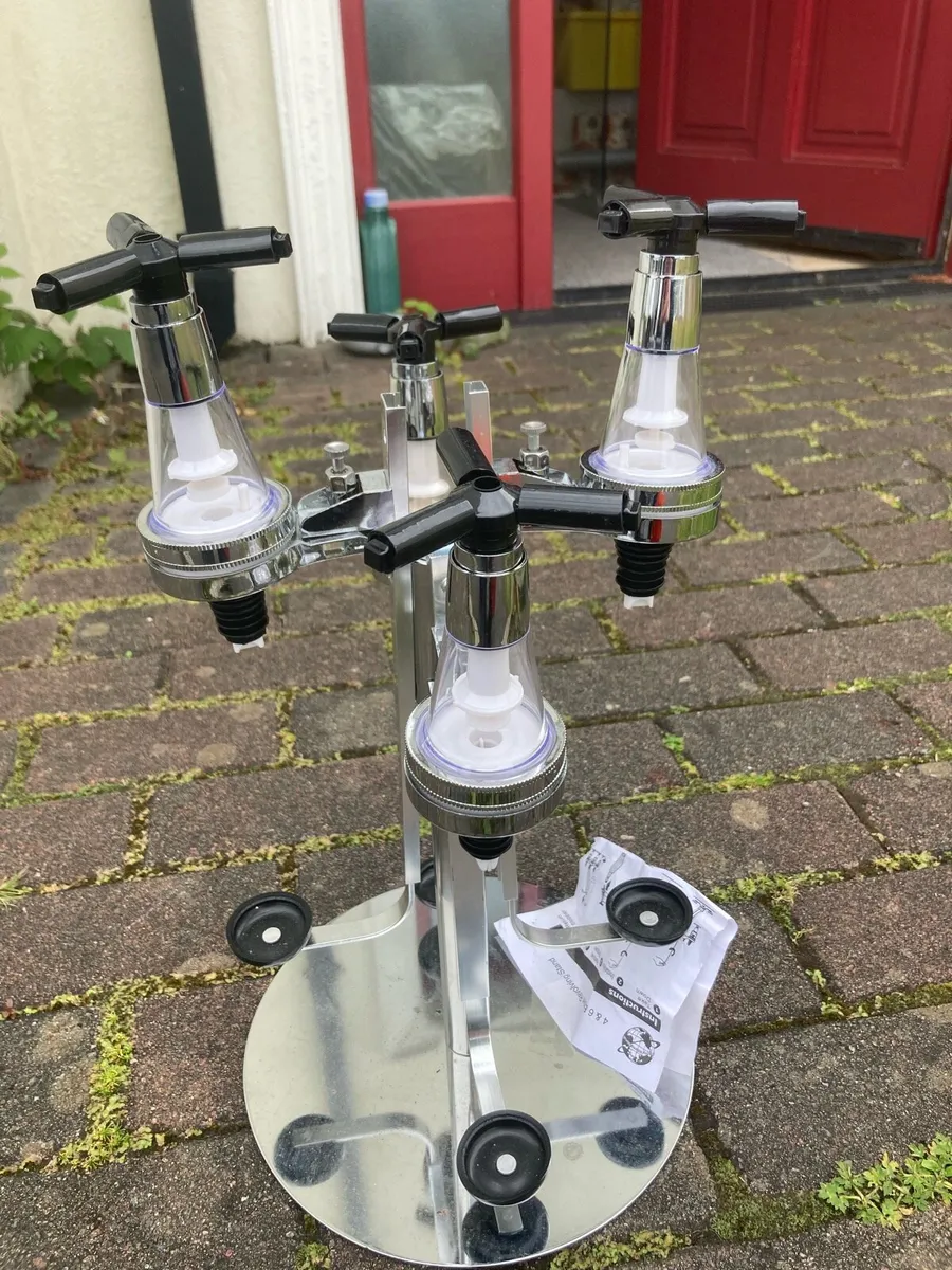 Pub spirts bottle holder