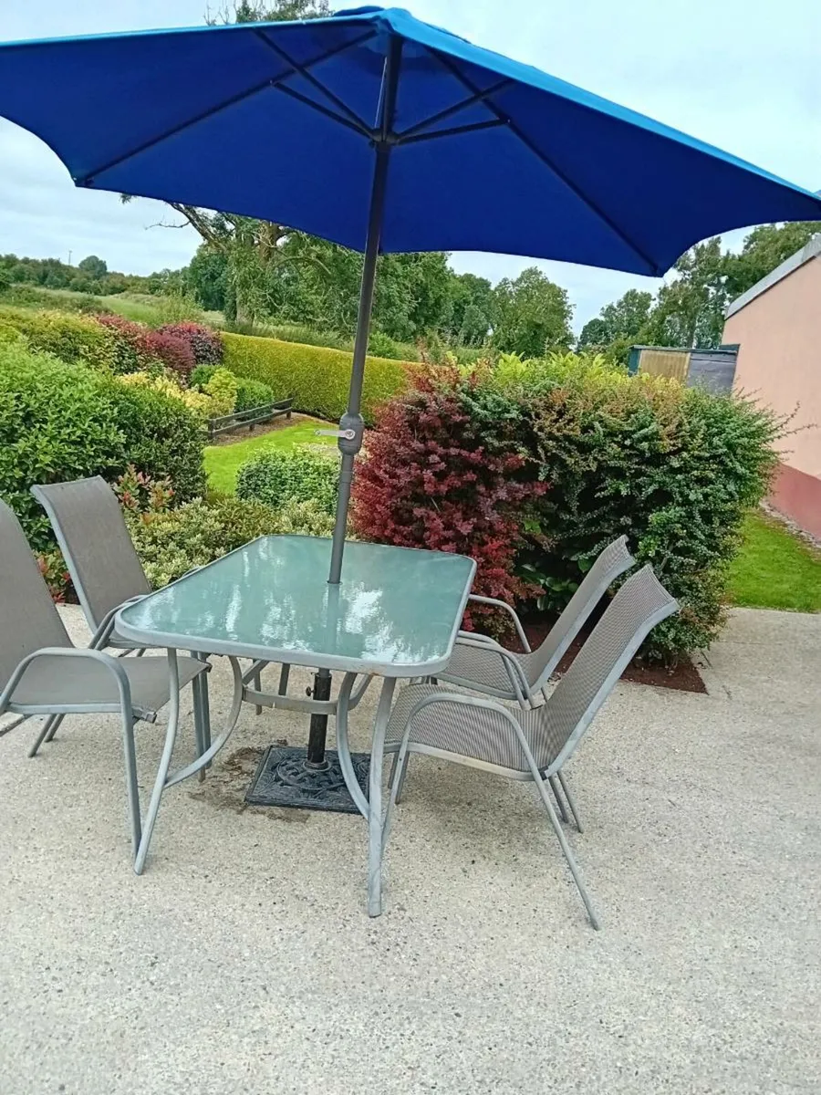 GARDEN TABLE TABLE 4 CHAIRS - Image 1