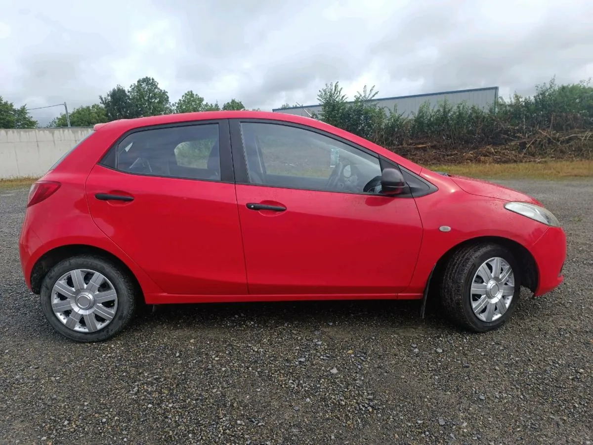 2010 Mazda 2 - Image 4