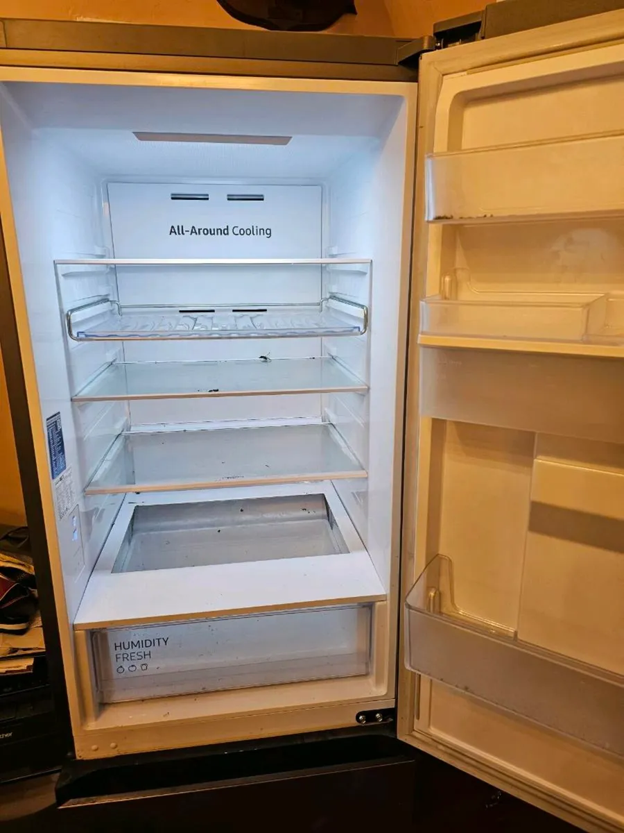 Samsung Fridge RB34T632ESA - Image 3