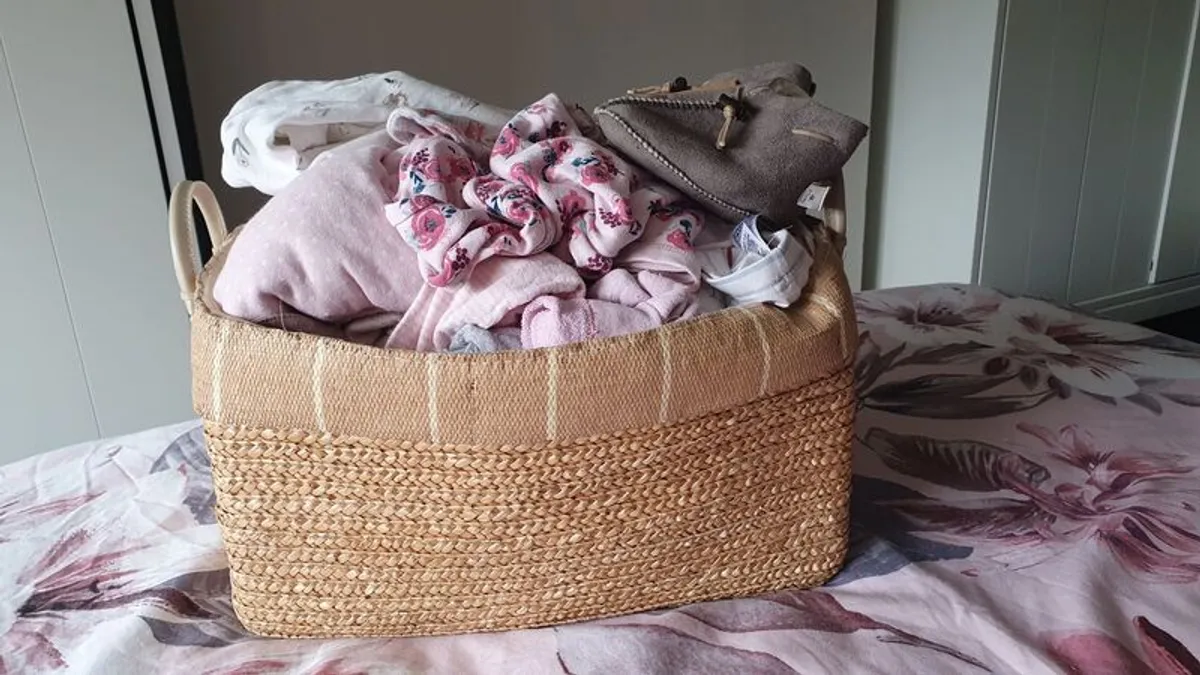Assorted baby clothes (mainly girls) for 9-12 month old - Image 2