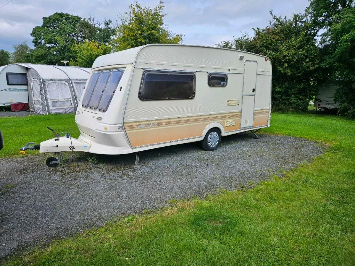 4 berth caravan - Image 1