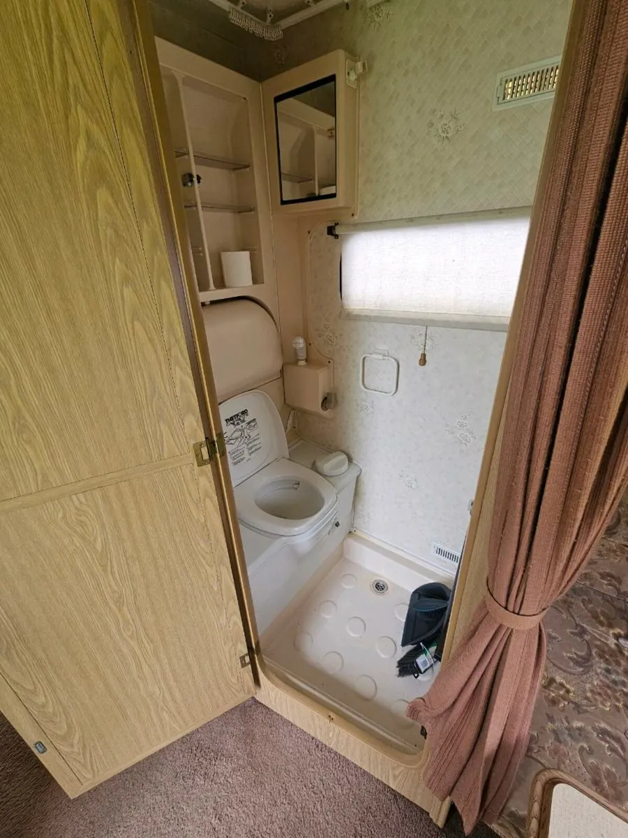 4 berth caravan - Image 4