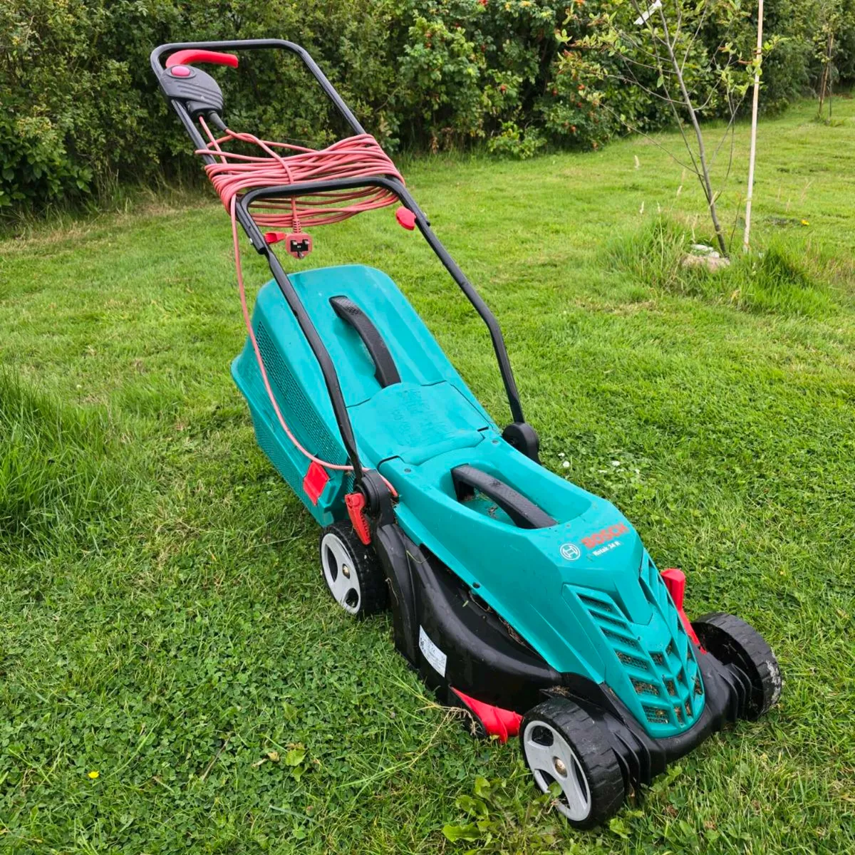 Bosch Rotak 34R electric lawnmower