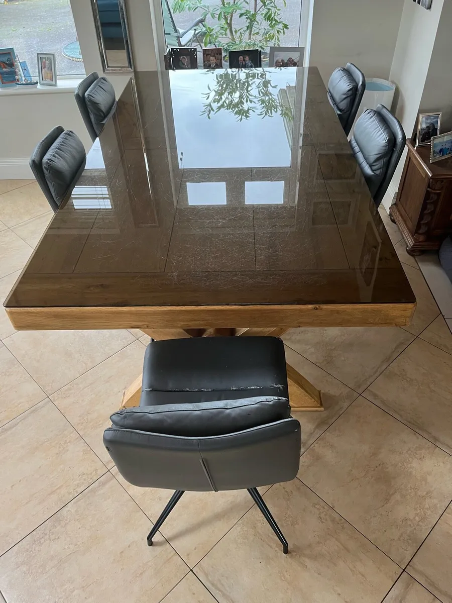 Table and chair set - Image 1