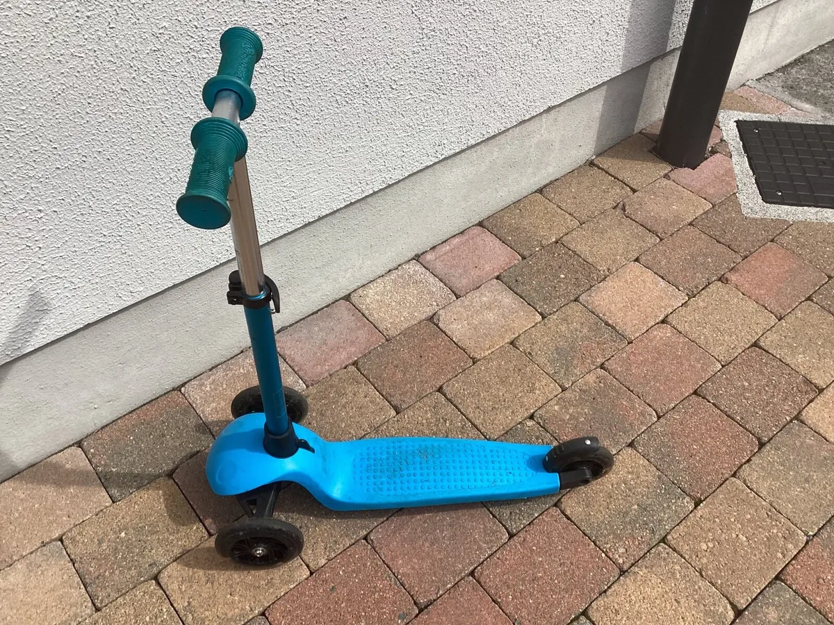 Child’s scooter. - Image 2