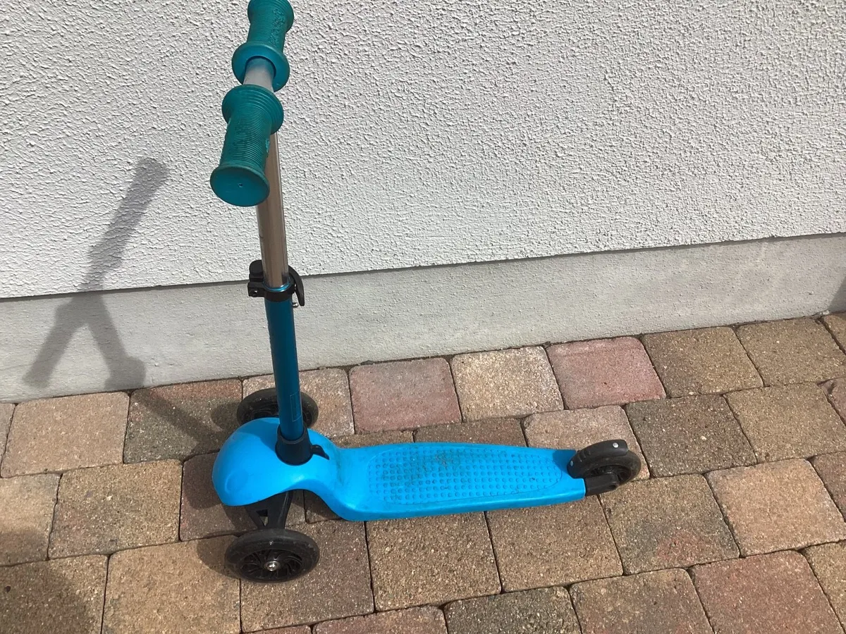 Child’s scooter. - Image 3