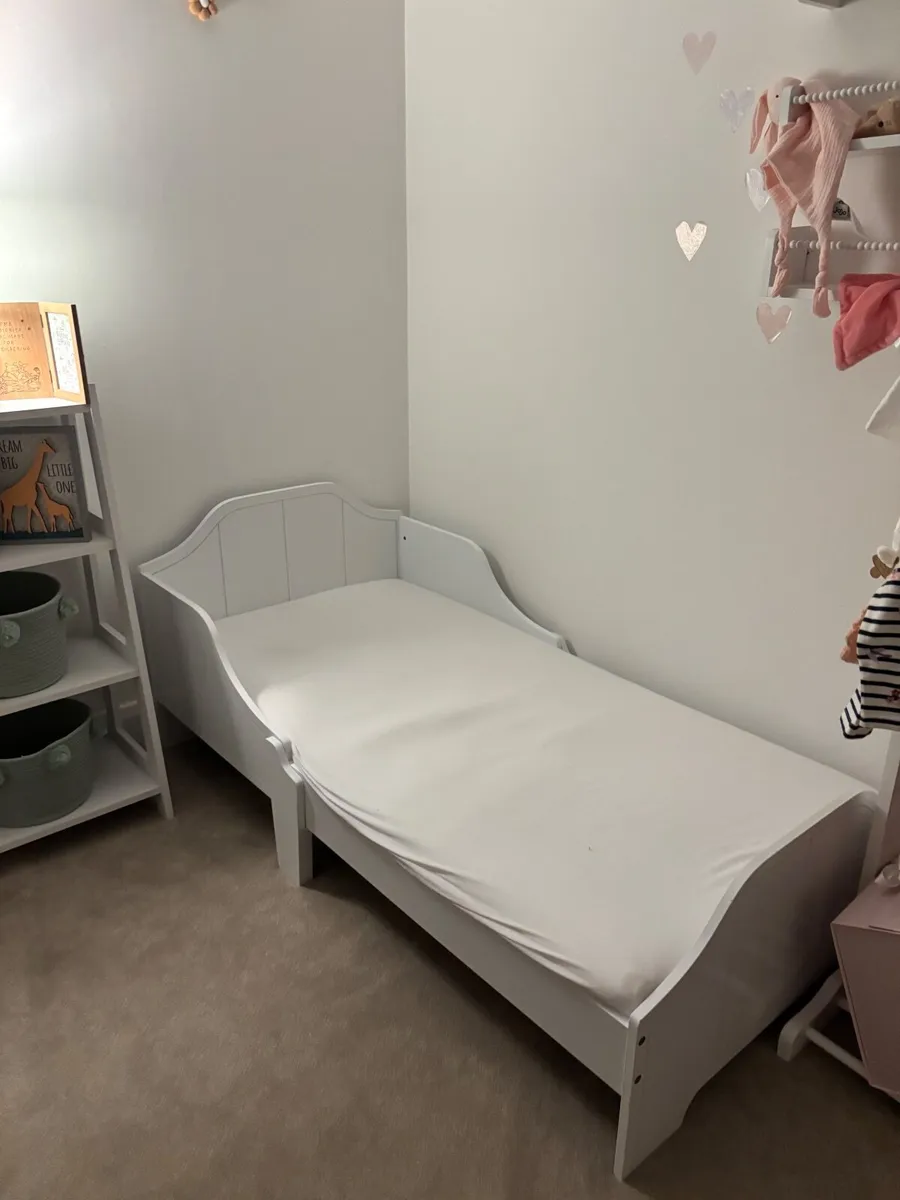 Toddler bed - Image 1