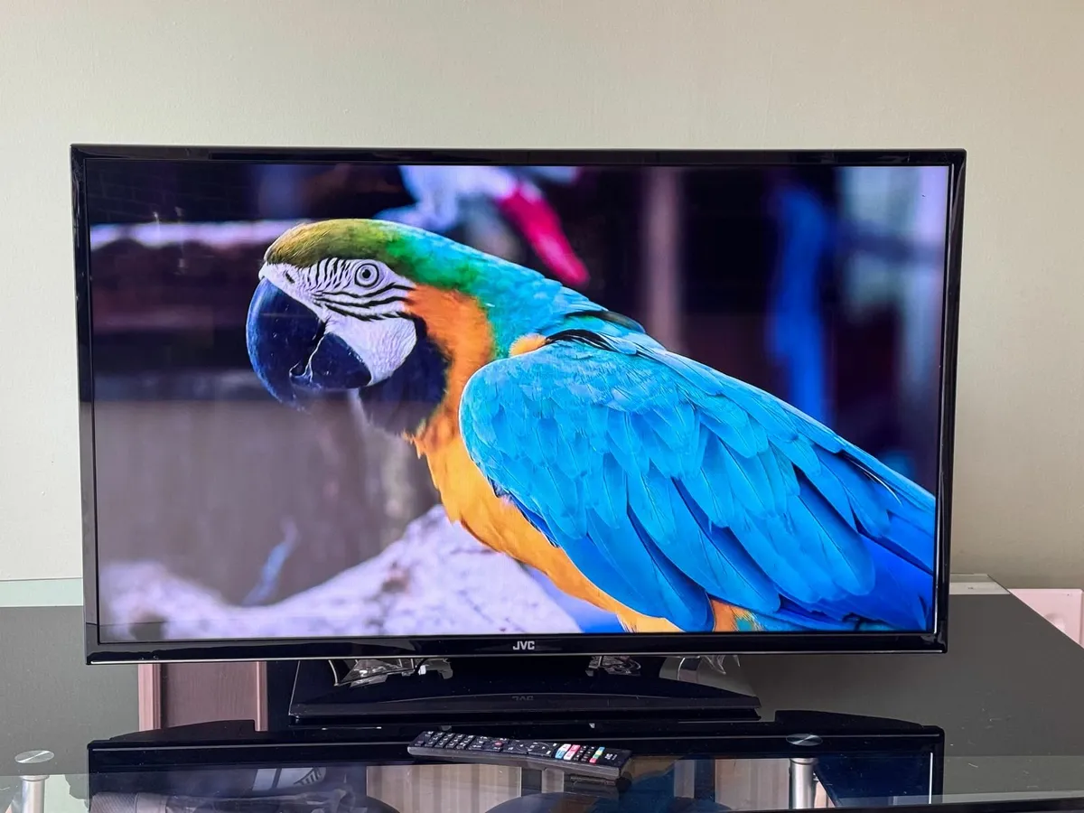 JVC 39-inch Full HD Smart TV - Image 2