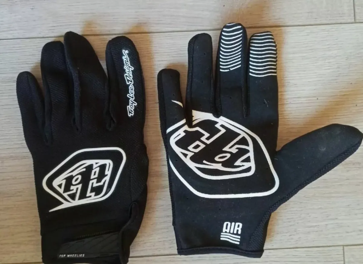 Troy Lee Design's gloves - Image 1