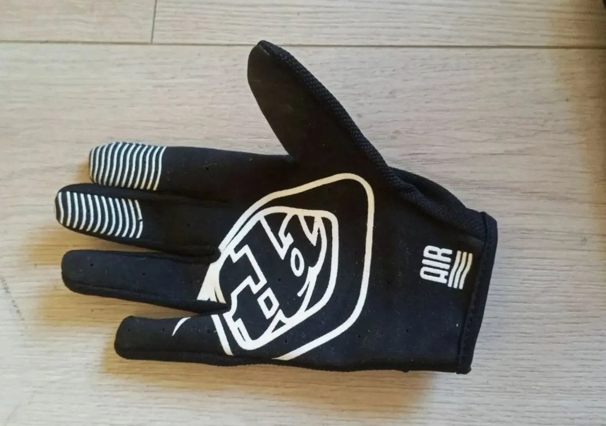 Troy Lee Design's gloves - Image 2