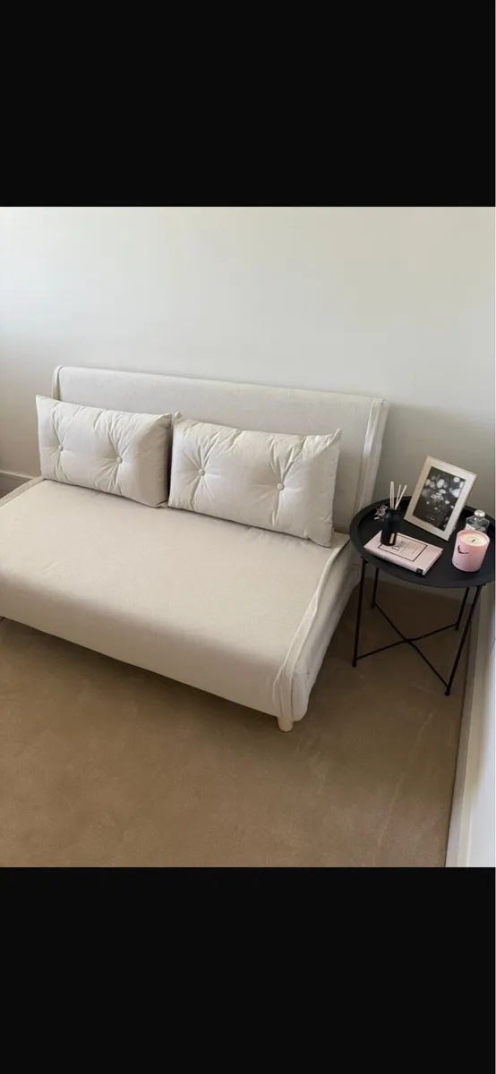 Laura James Sofabed - Image 1