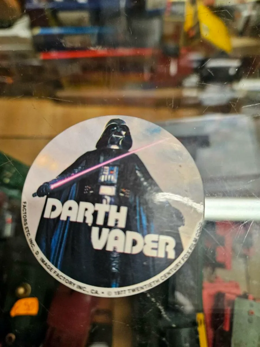 Vintage Star Wars Darth Vader Badge - Image 2