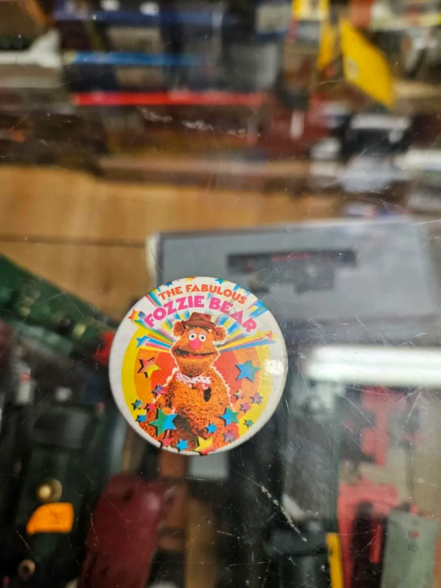 Vintage The Muppets Fozzie Bear Badge - Image 1