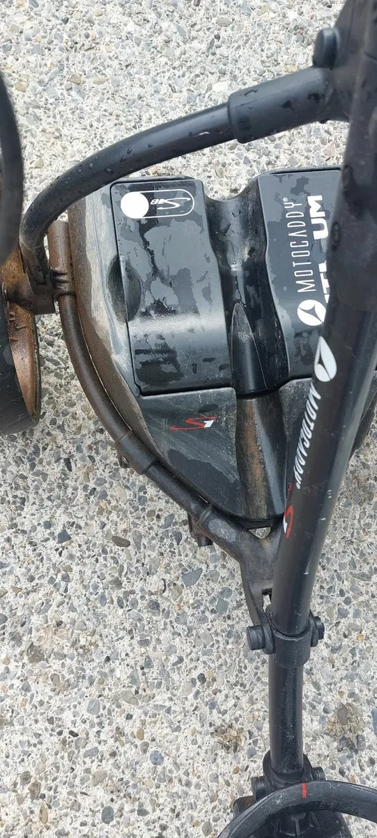 Motocaddy electric caddy cart - Image 1
