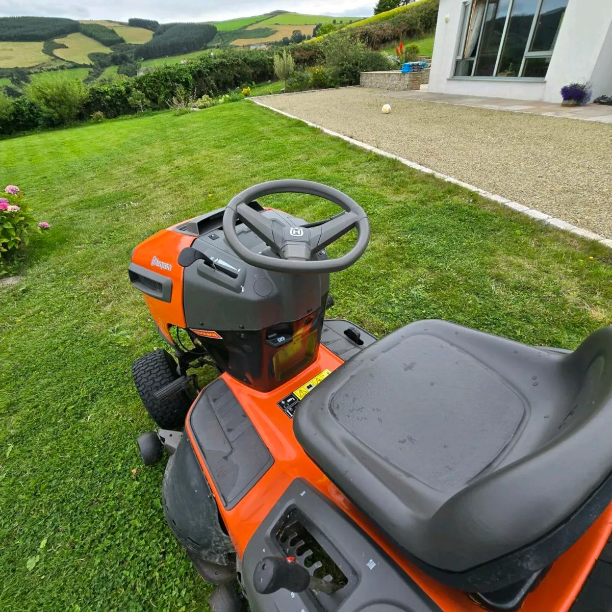 Husqvarna TC142 ride on mower - Image 3