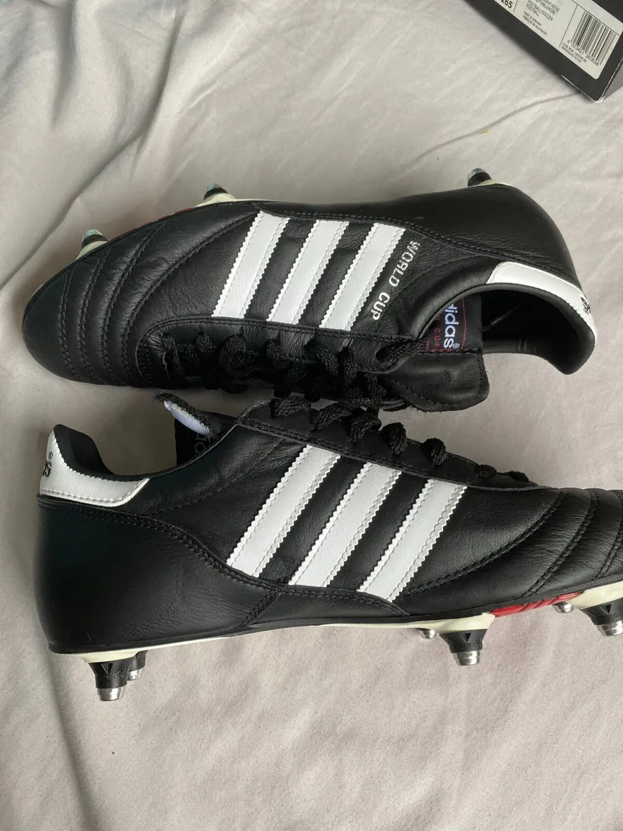 Football boots - Image 1