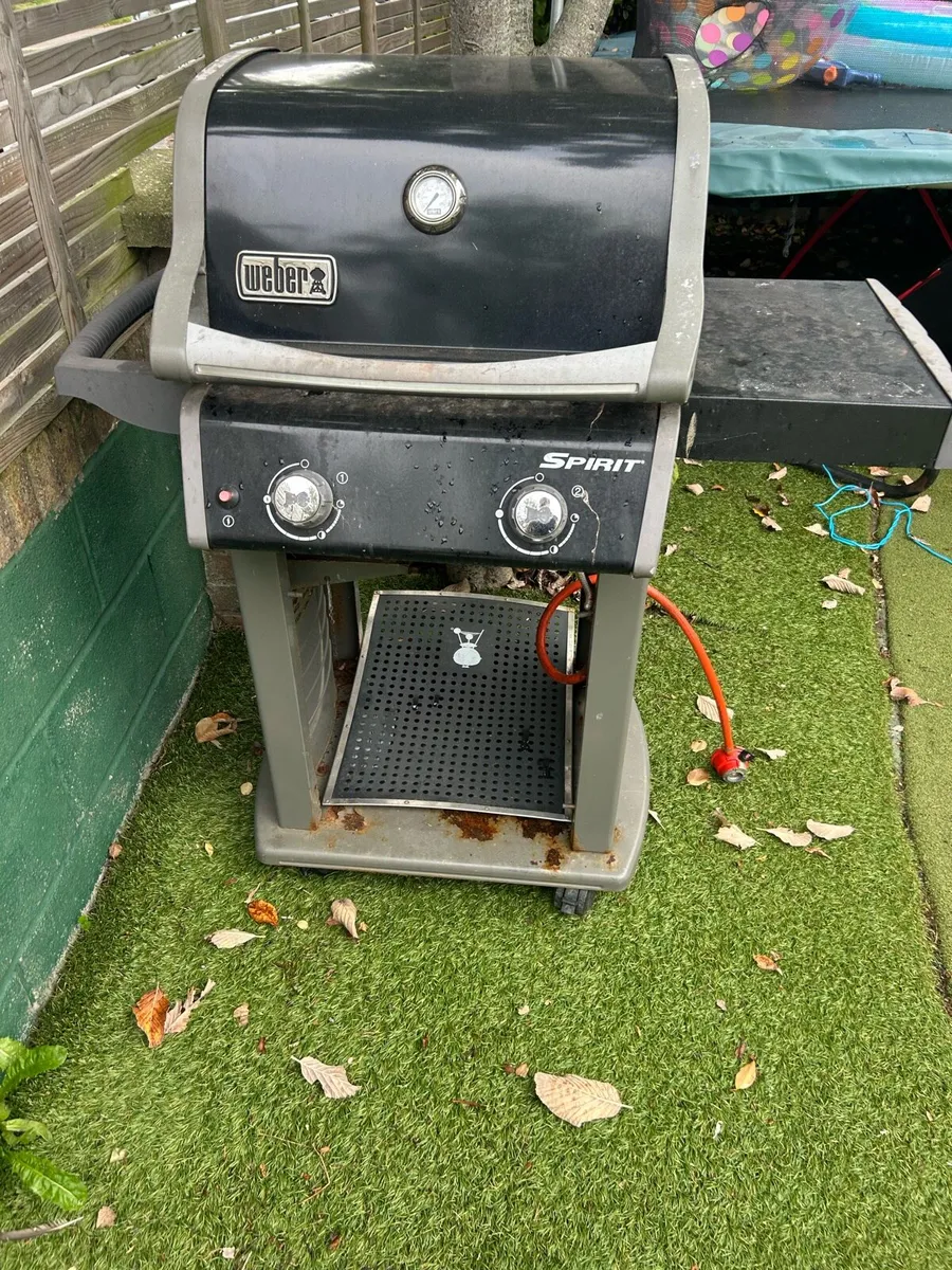 Weber BBQ FREE to collect needs regulator & grate