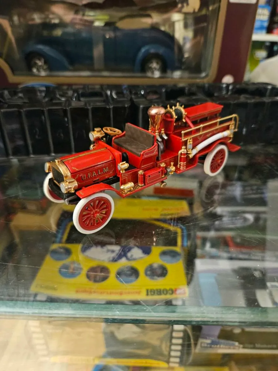 Matchbox Yesteryear Fire Engine - Image 1