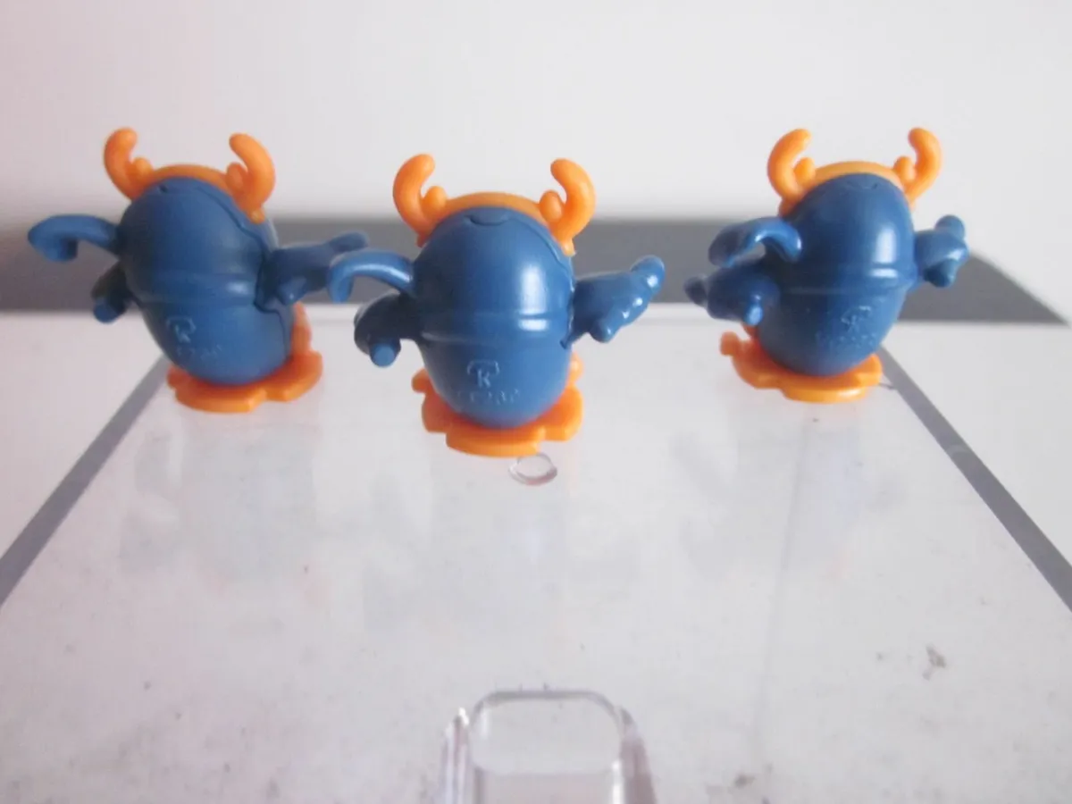 KinderJoy Holiday Penguin Limited Edition Mini Fig - Image 3