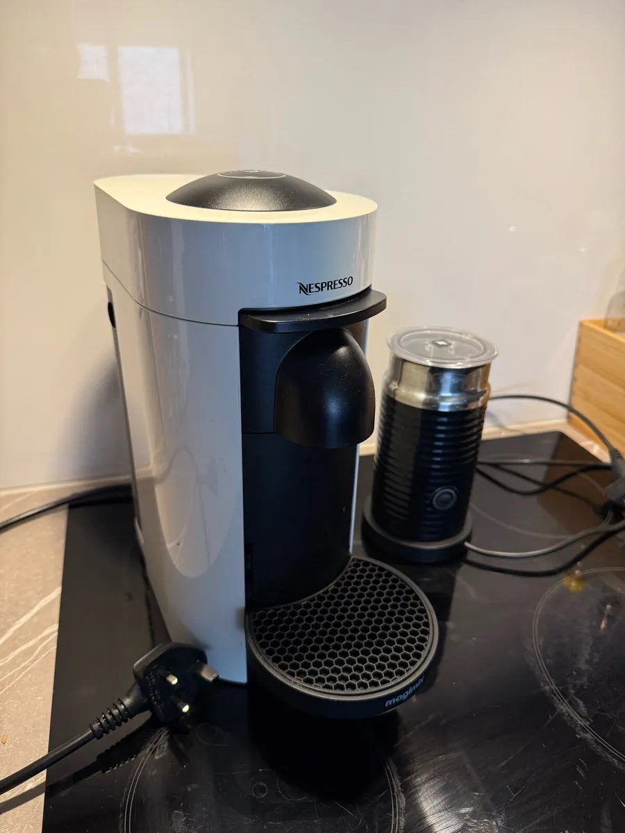 Nespresso Vertuo Plus + Aeroccino - Image 2