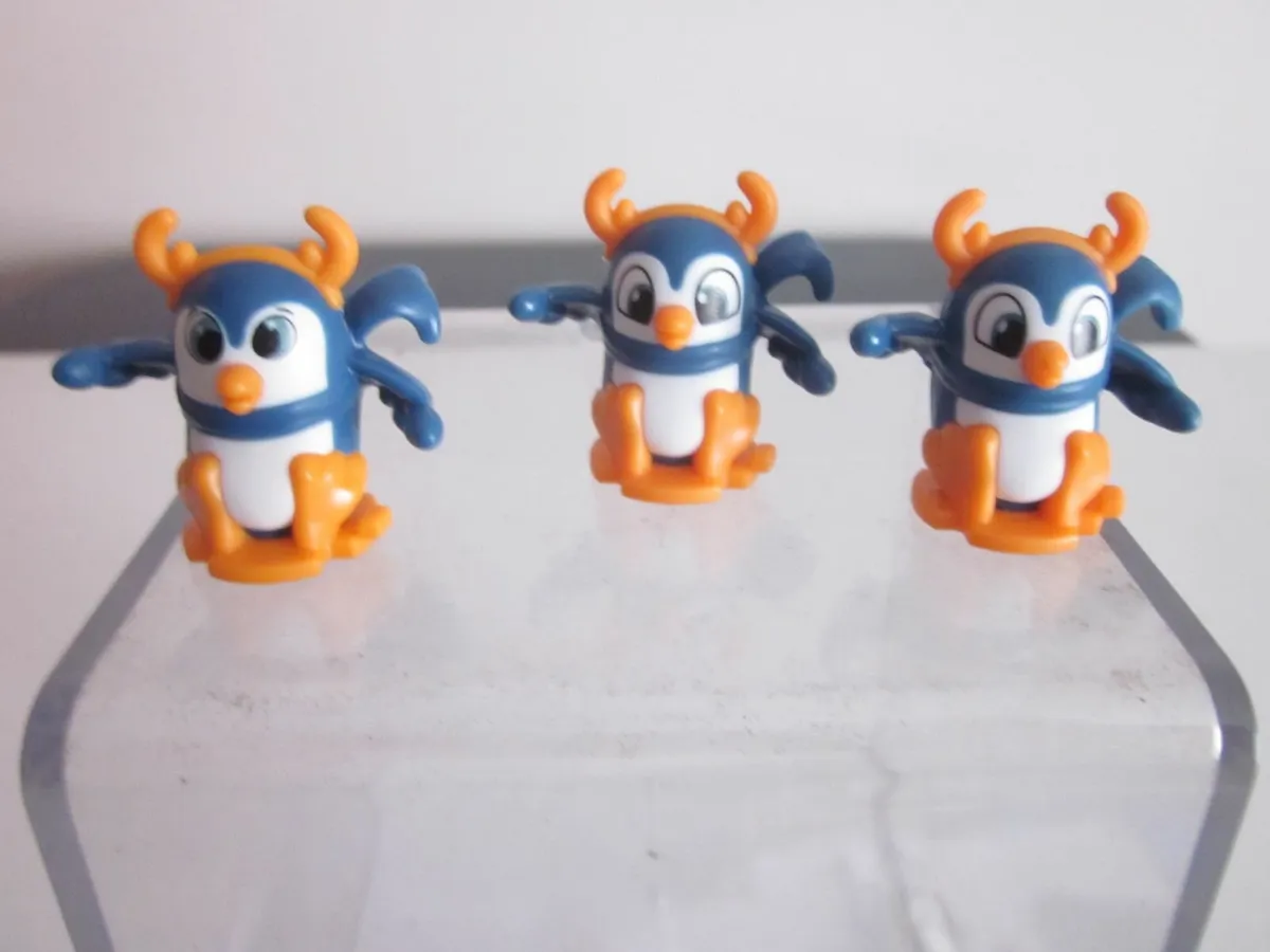 KinderJoy Holiday Penguin Limited Edition Mini Fig - Image 4