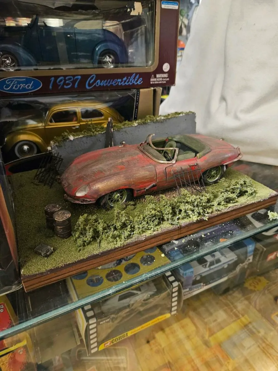 Corgi Burago Jaguar E Type 1.18 Barn Find - Image 1