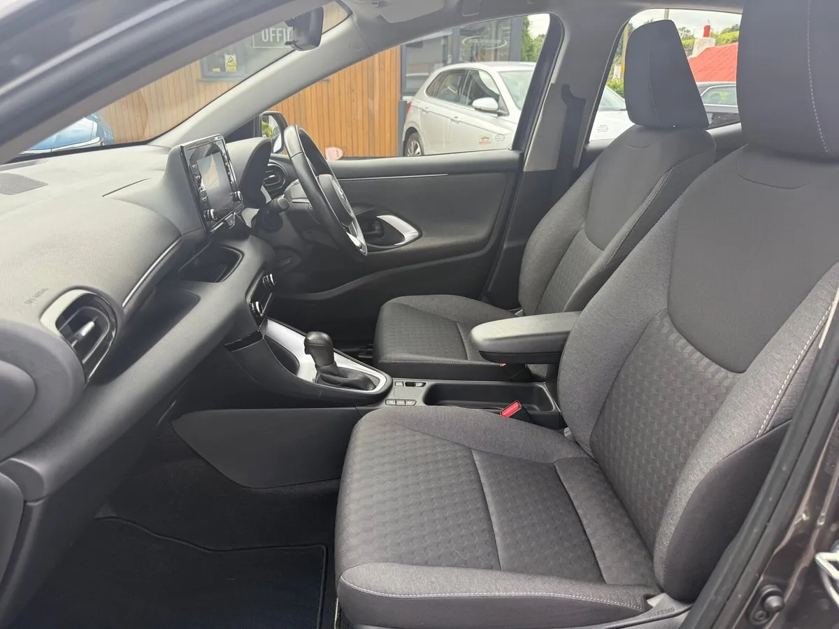 2020 Toyota Yaris 1.5 HYBRID Icon 5dr CVT - Image 3