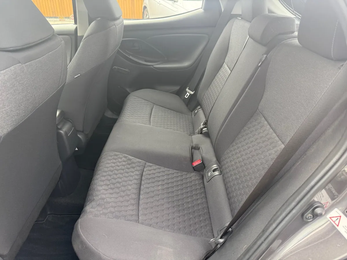 2020 Toyota Yaris 1.5 HYBRID Icon 5dr CVT - Image 4