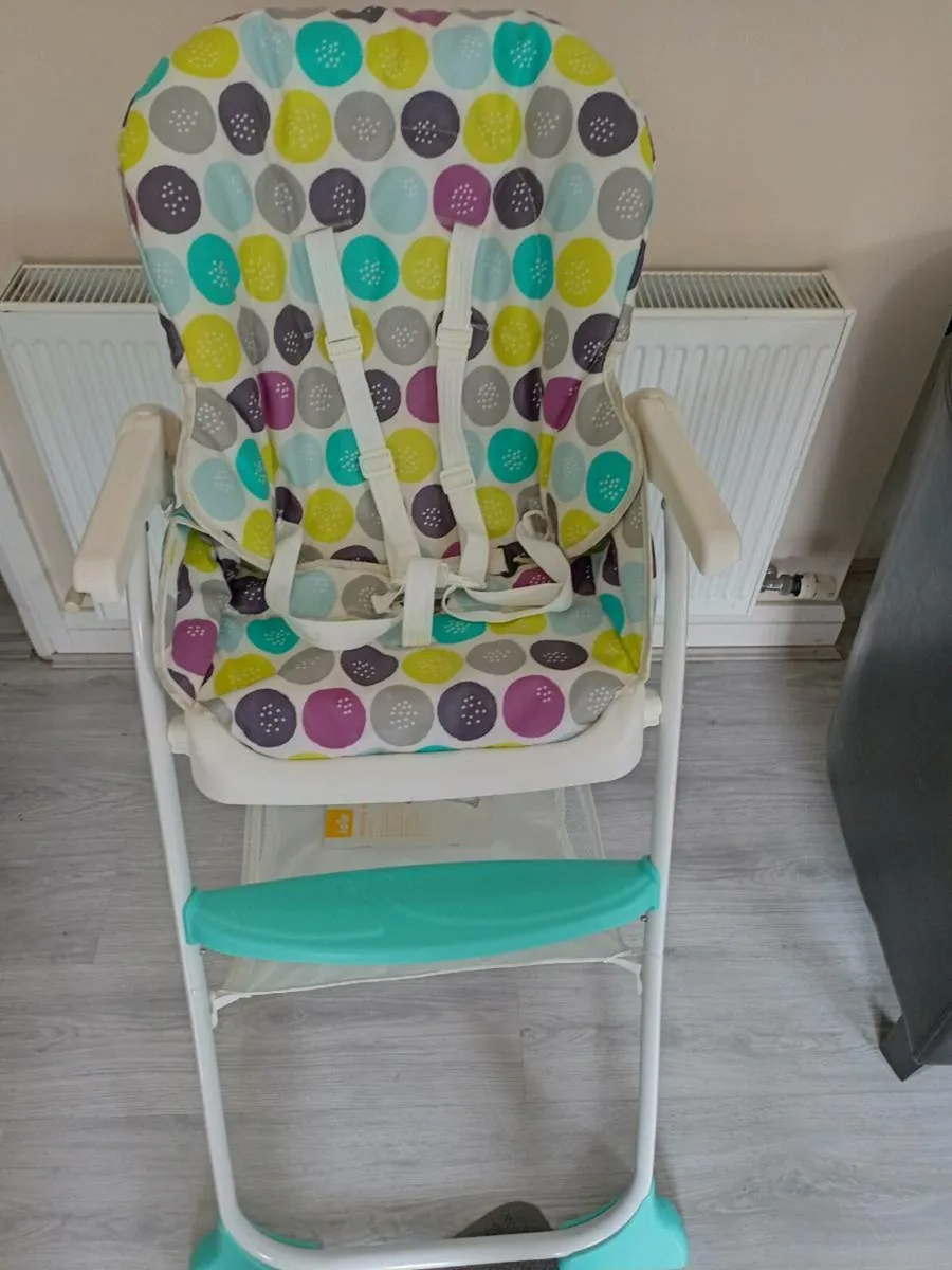 Joie baby's lightweight folding high chair. - Image 4