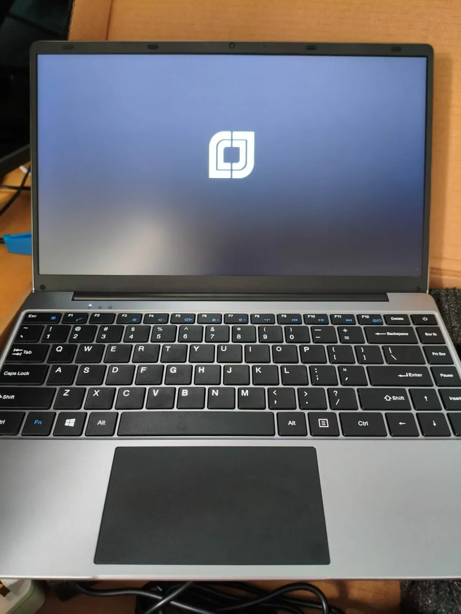 Laptop EZbook S7 XT8512, 14" - Image 1