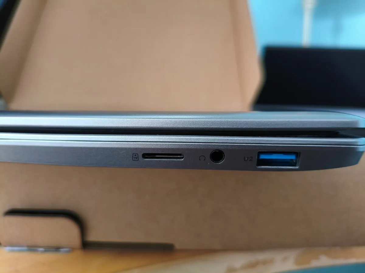 Laptop EZbook S7 XT8512, 14" - Image 3