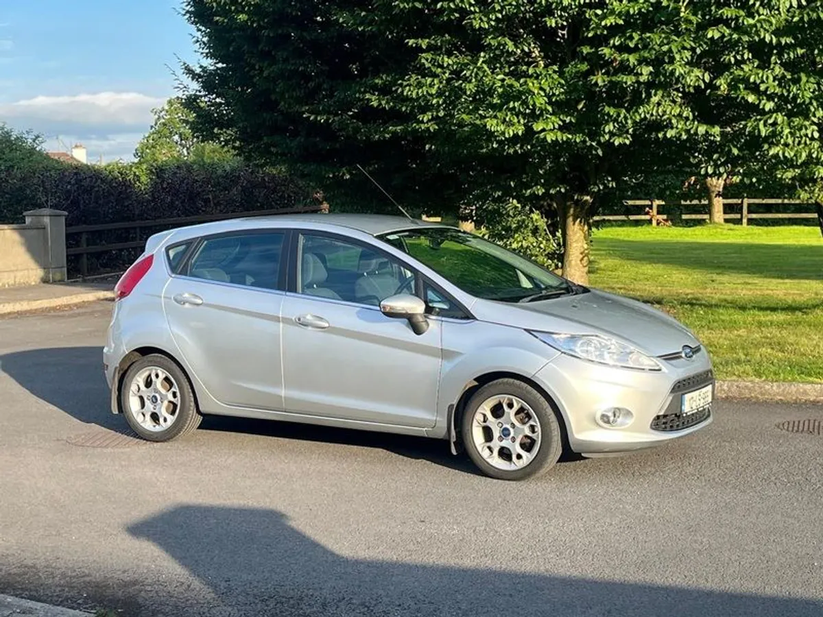 2012 Ford Fiesta - Image 2
