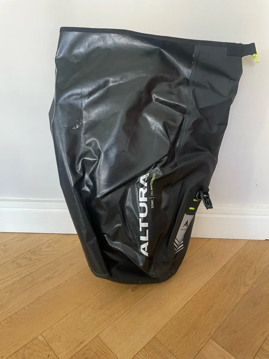 Water proof bike bag - Image 1