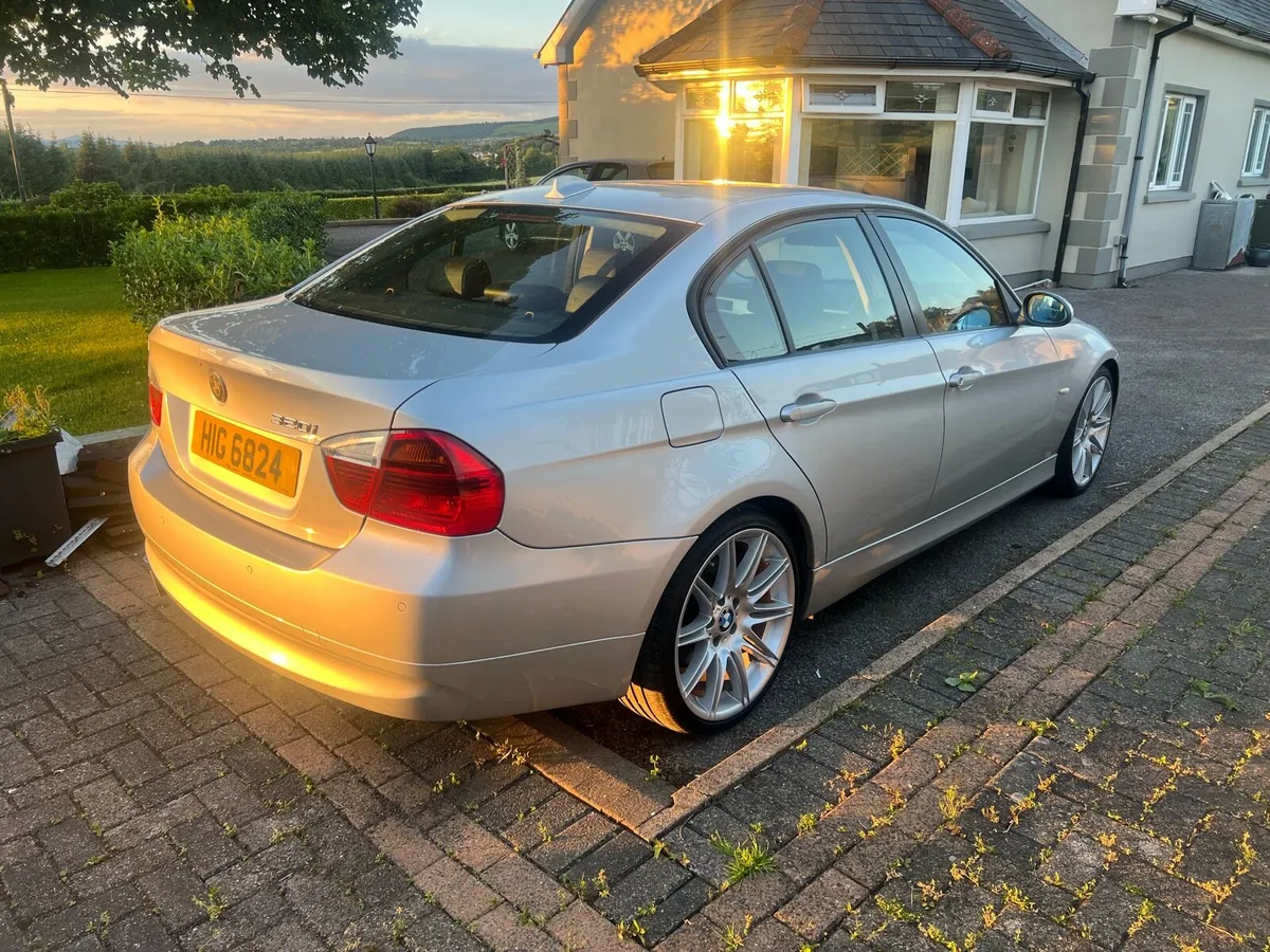 BMW 320i 2008 se - Image 2