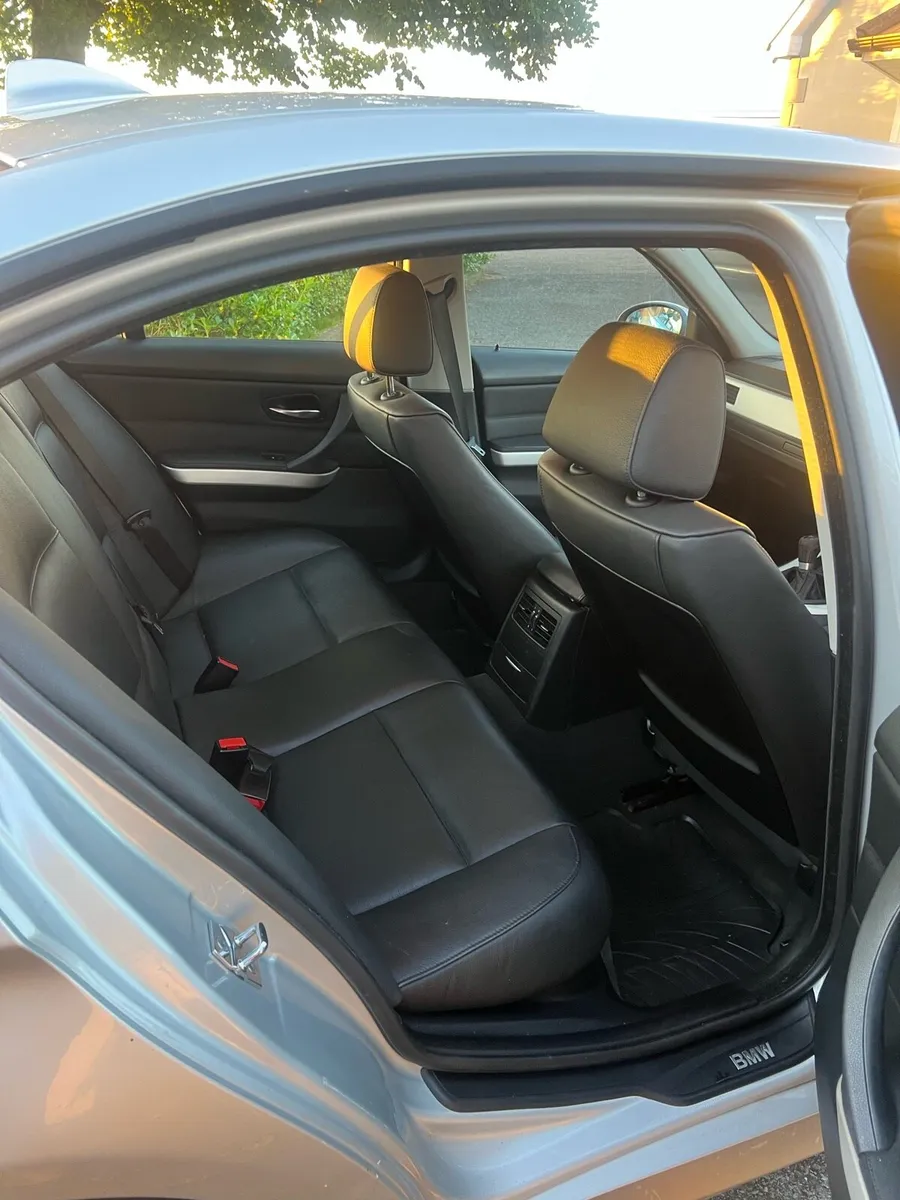 BMW 320i 2008 se - Image 4