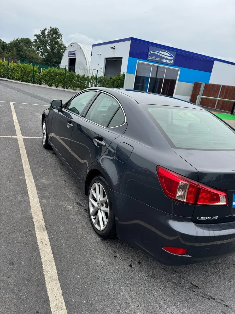 Lexus IS200D - Image 4