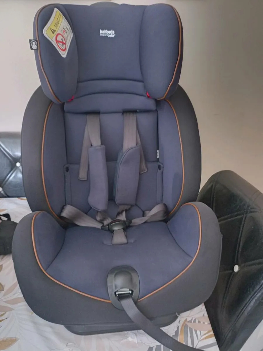Halfords Joie isofix kids car seat. - Image 1