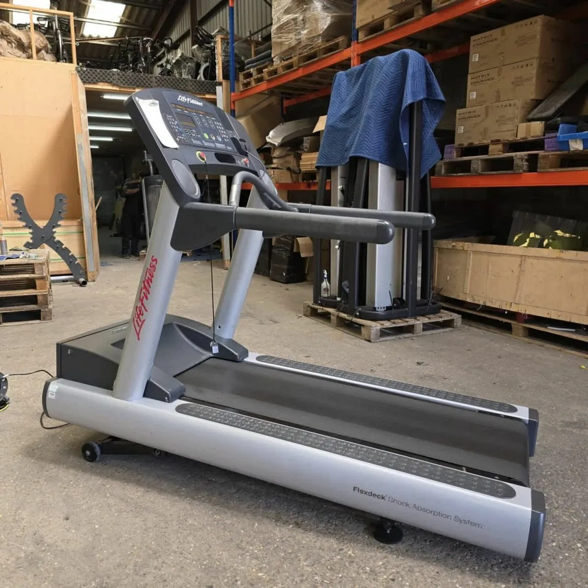 Life Fitness Treadmill 95TI Integrity Series Tread - Image 2