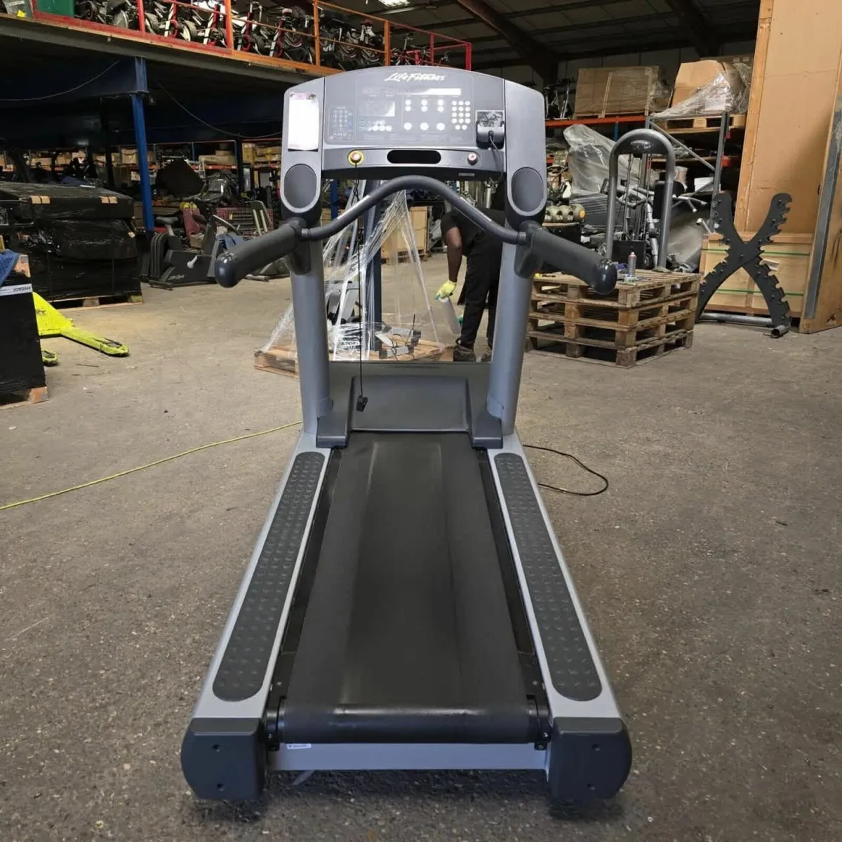 Life Fitness Treadmill 95TI Integrity Series Tread - Image 3