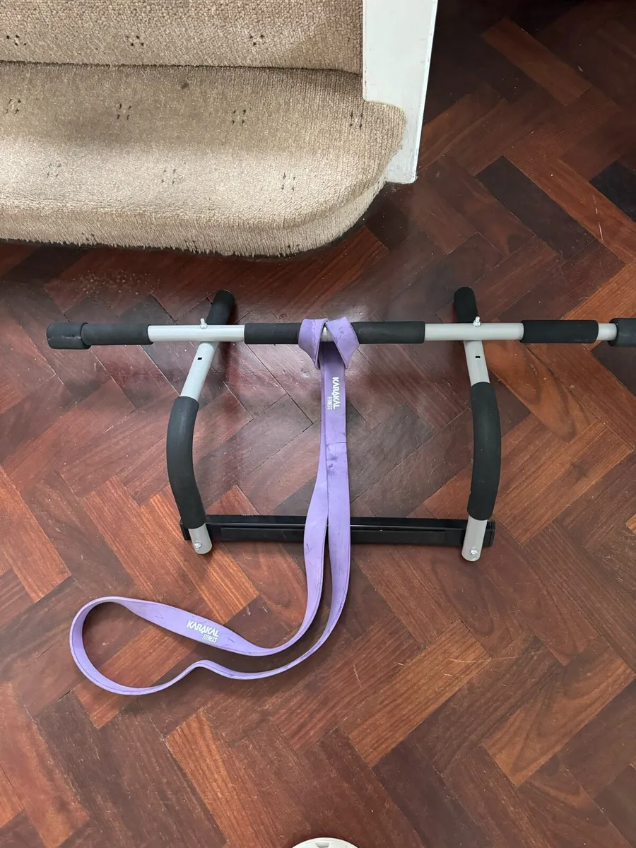 Pull up bar