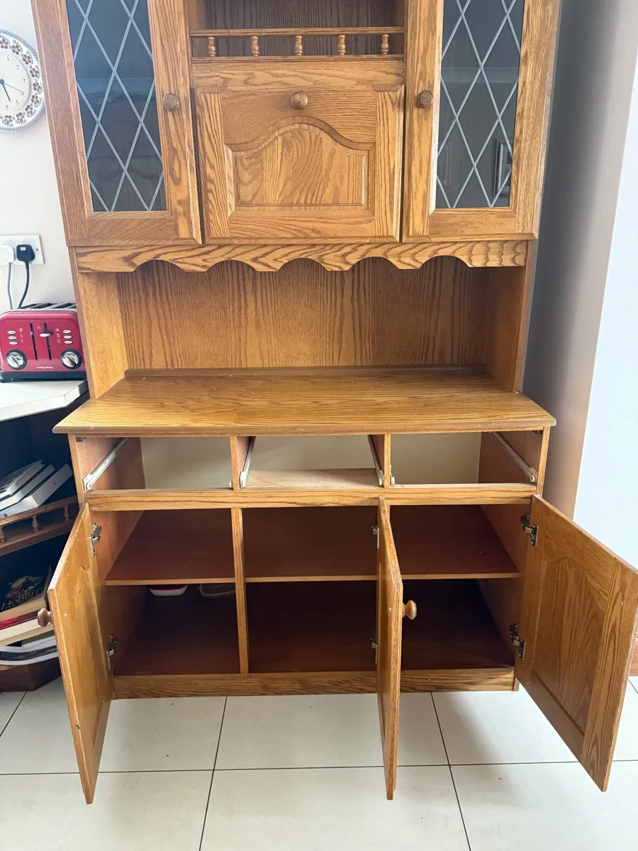 Oak kitchen with taps and integrated fridge - Image 2