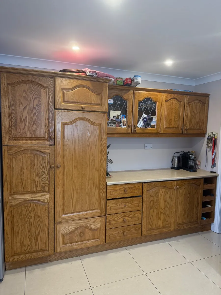 Oak kitchen with taps and integrated fridge - Image 3